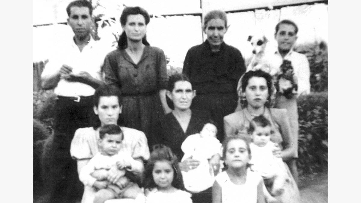 María Ruiz, la guardabarrera de las Almadrabillas, siempre iba vestida de luto desde que perdió a su marido.