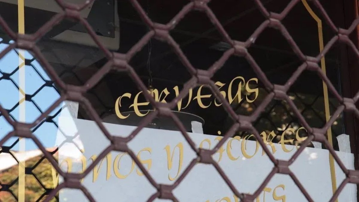 Los comercios no esenciales y la hostelería se cerrarán en 44 pueblos.