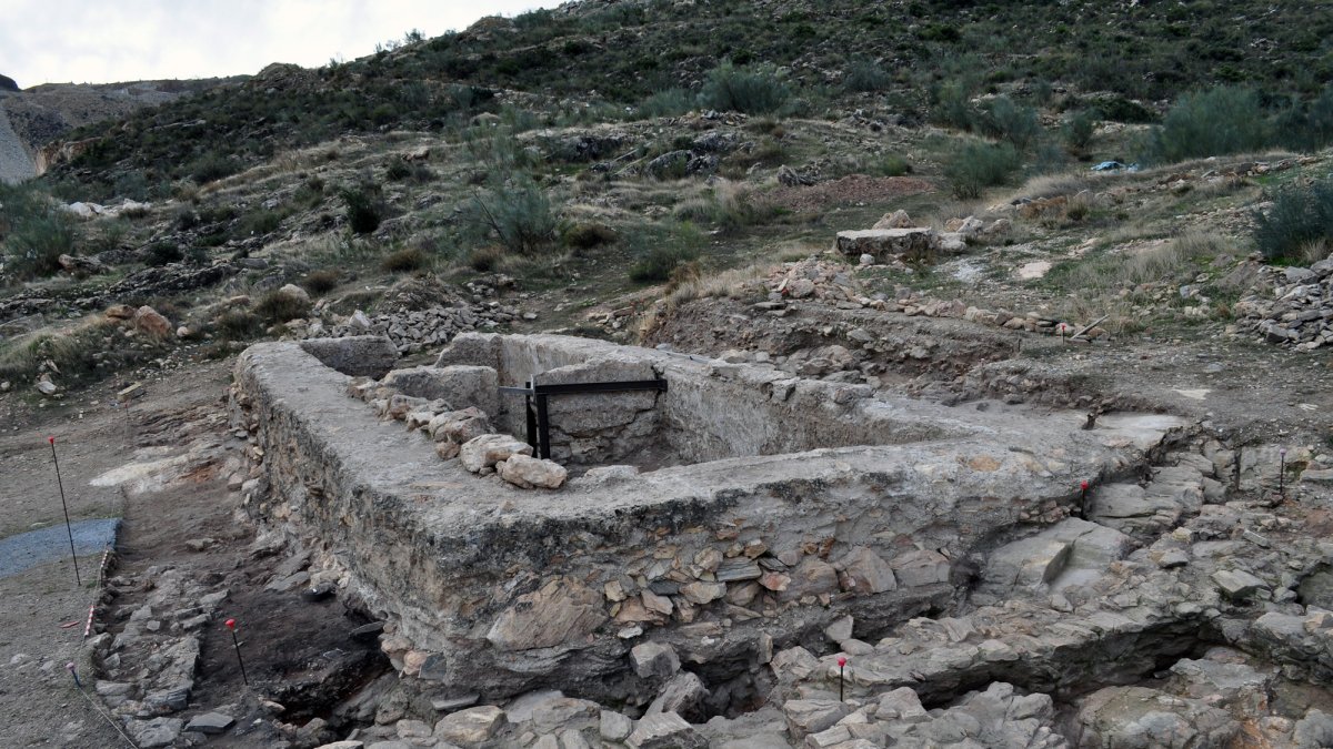 Aljibe una vez realizadas las excavaciones.