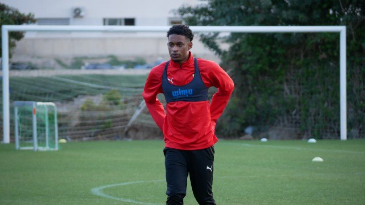 Hugo Neves cuenta ya con ficha y está disponible para Nandinho.