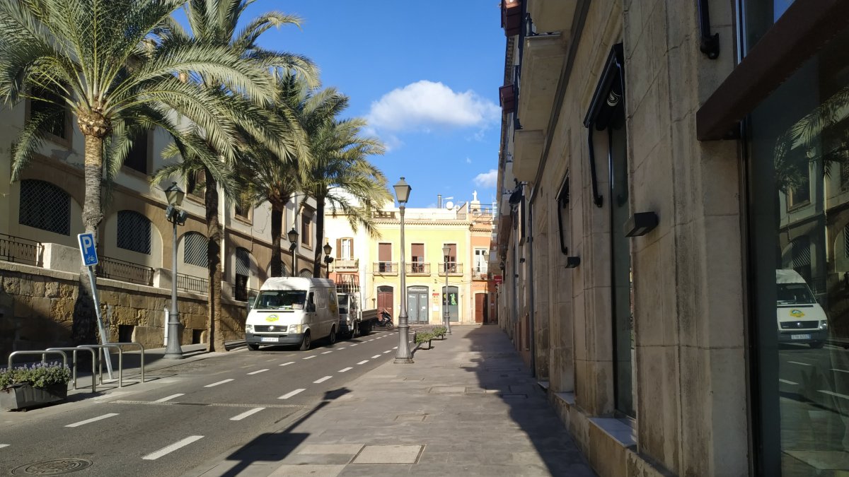 Calle Jovellanos vacía tras el cierre de la hostelería