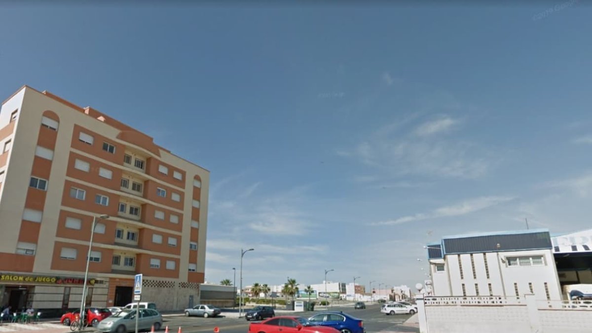 Vivienda en la calle Biescas de Roquetas en venta por 42.500 euros (45% de rebaja).