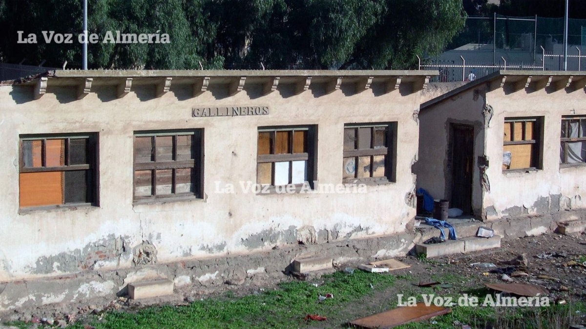 La zona que se destinó a gallineros, antes de que desaparecieran las huellas de lo que fue la Granja Escuela.