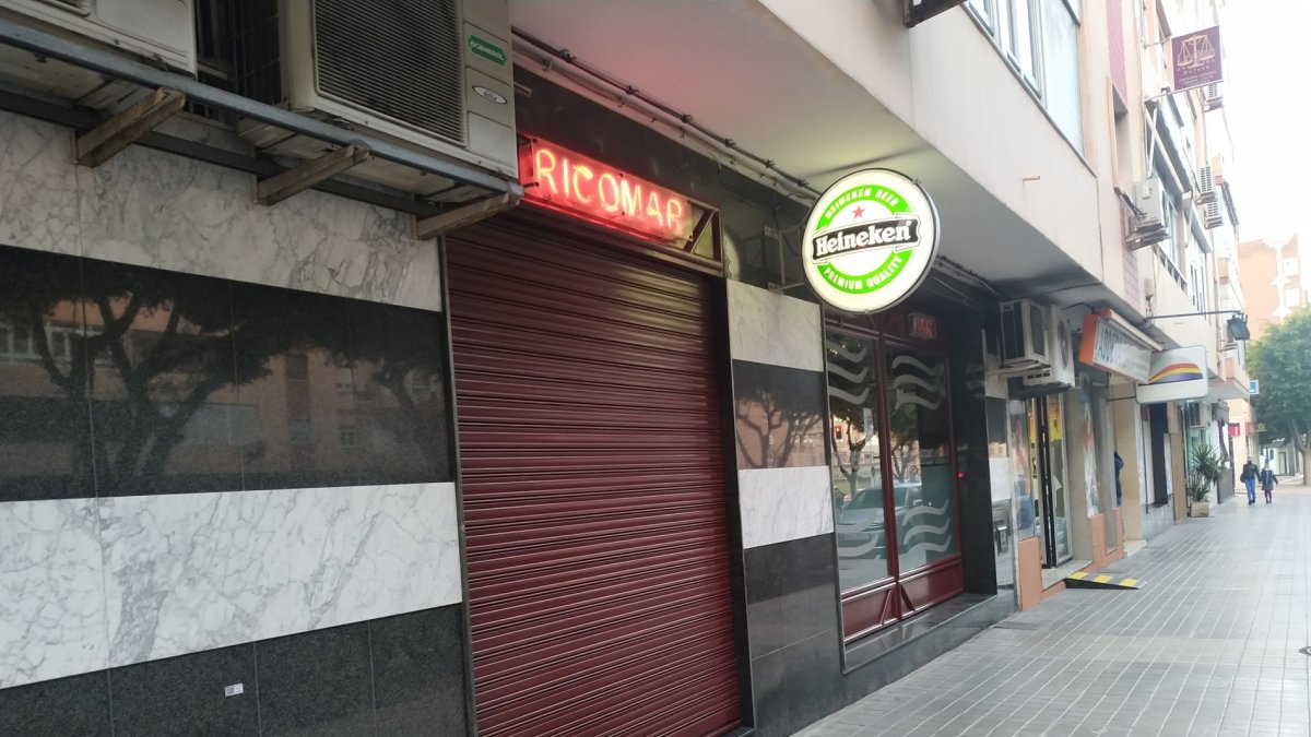 Numerosos municipios siguen con sus negocios cerrados.