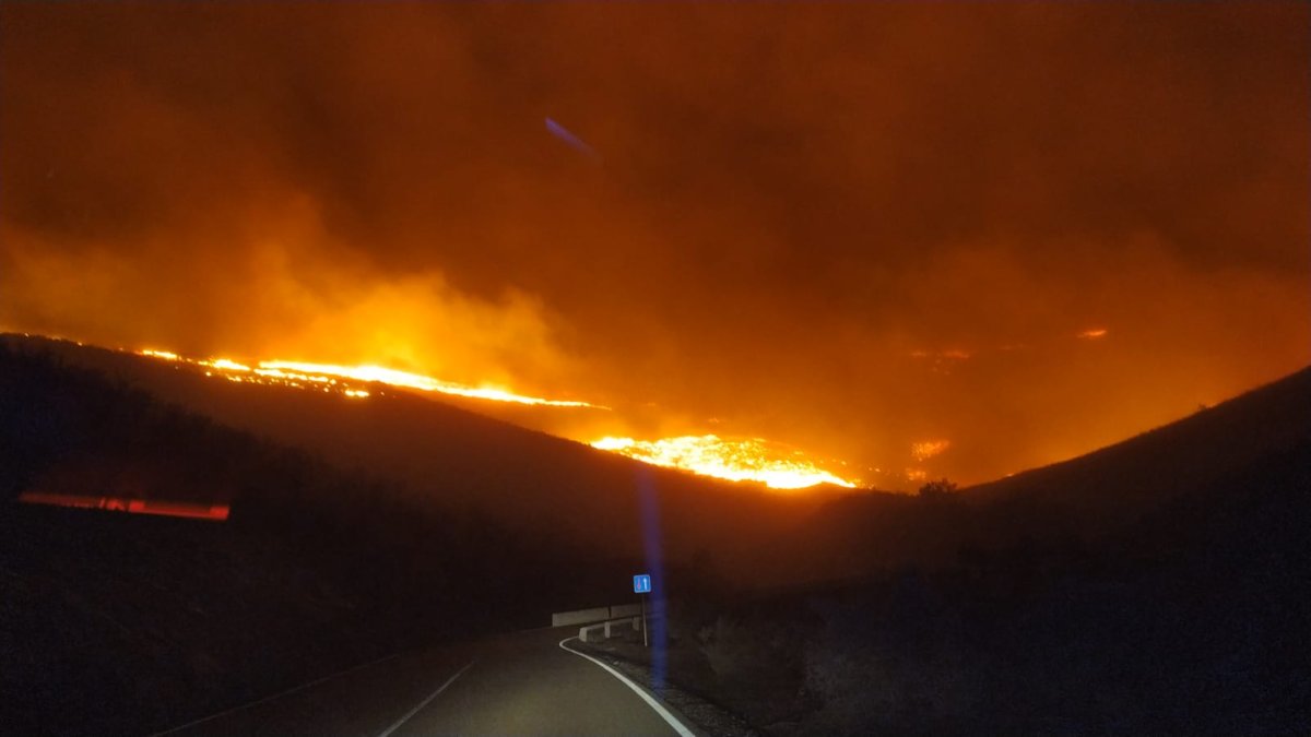 Imagen del Infoca del incendio de Olula.