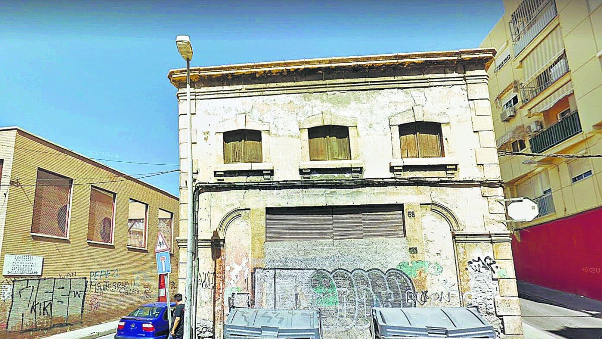 Fachada de los antiguos cines Katiuska