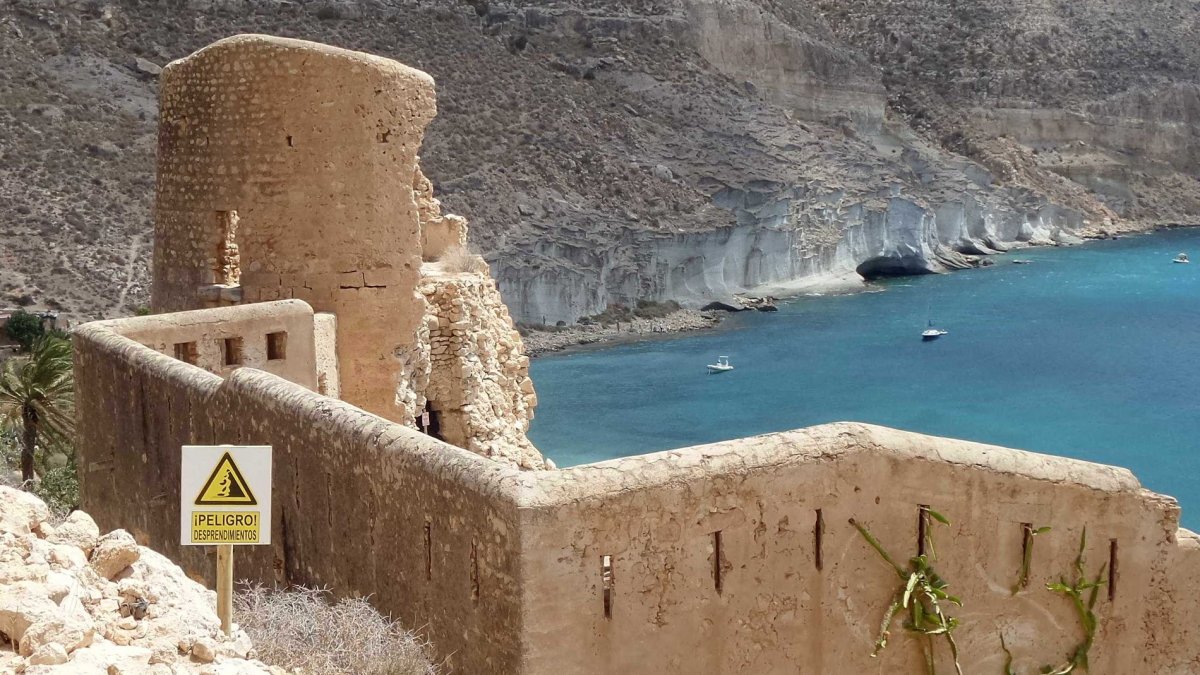 Dentro del término municipal de Níjar, concretamente en la salvaje Cala San Pedro, se encuentra el famoso Castillo de San Pedro.