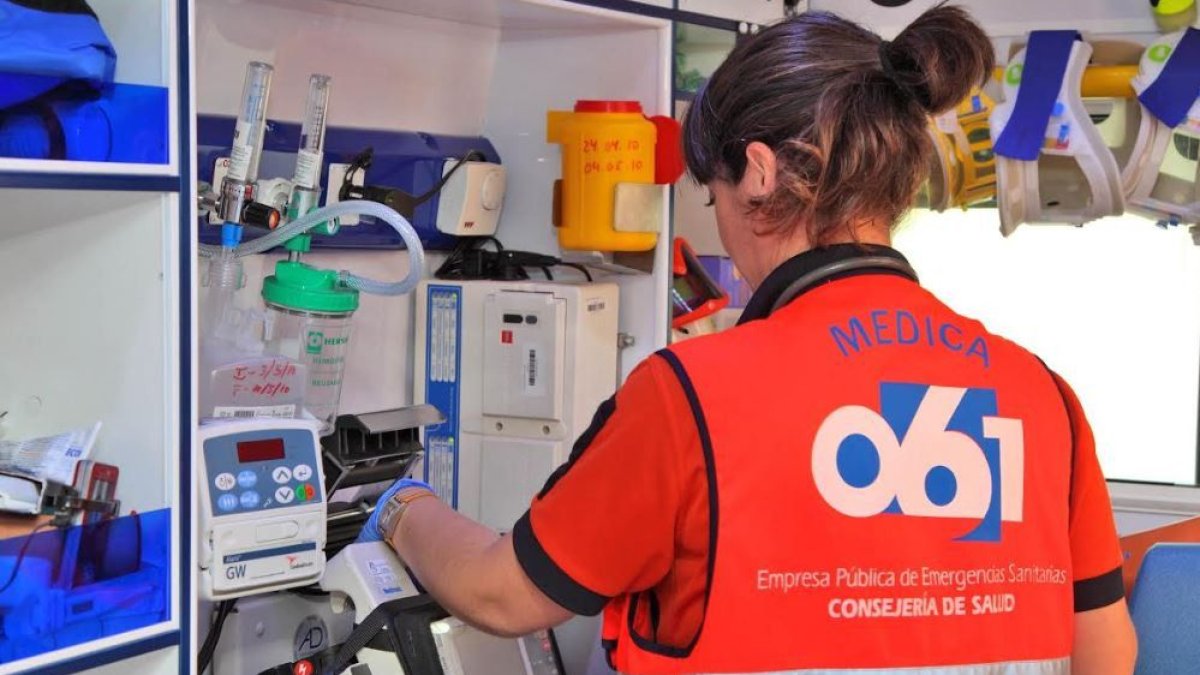 Una trabajadora del 061 en una fotografía de archivo.