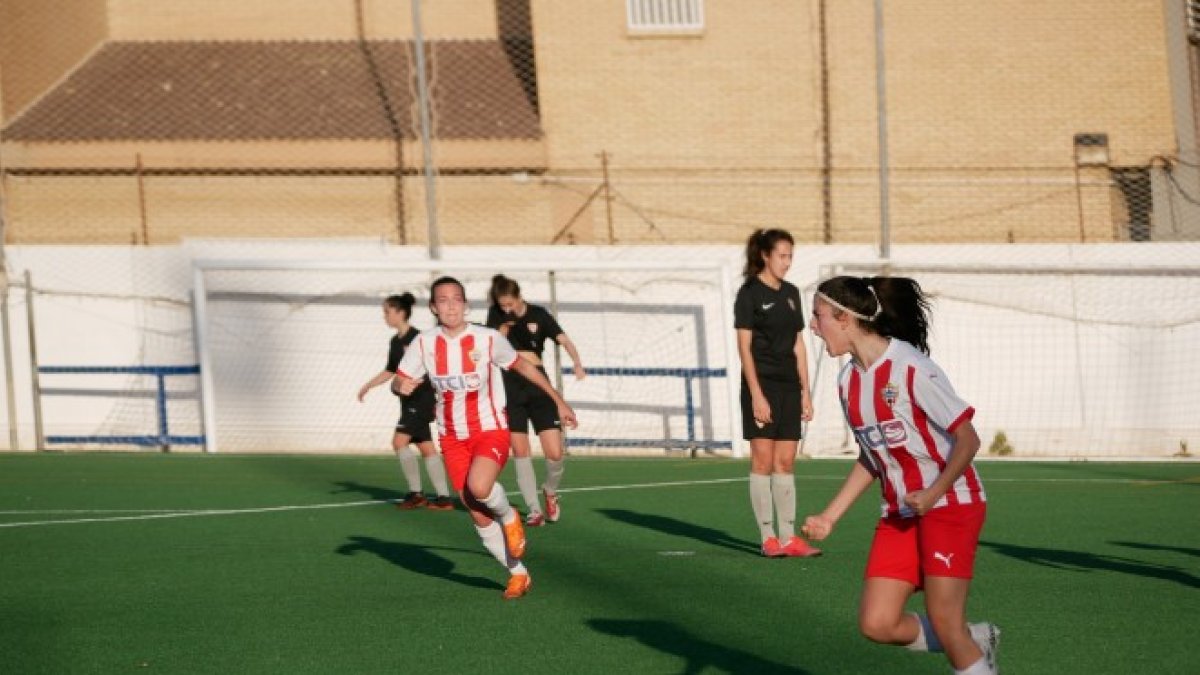 El Almería Femenino busca mantener su línea ascendente frente a un rival directo.