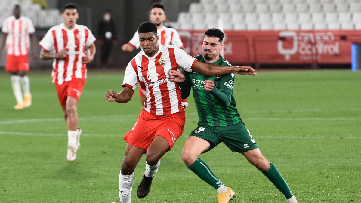 Ivanildo llegó y directo al once del Almería en tiempo récord.