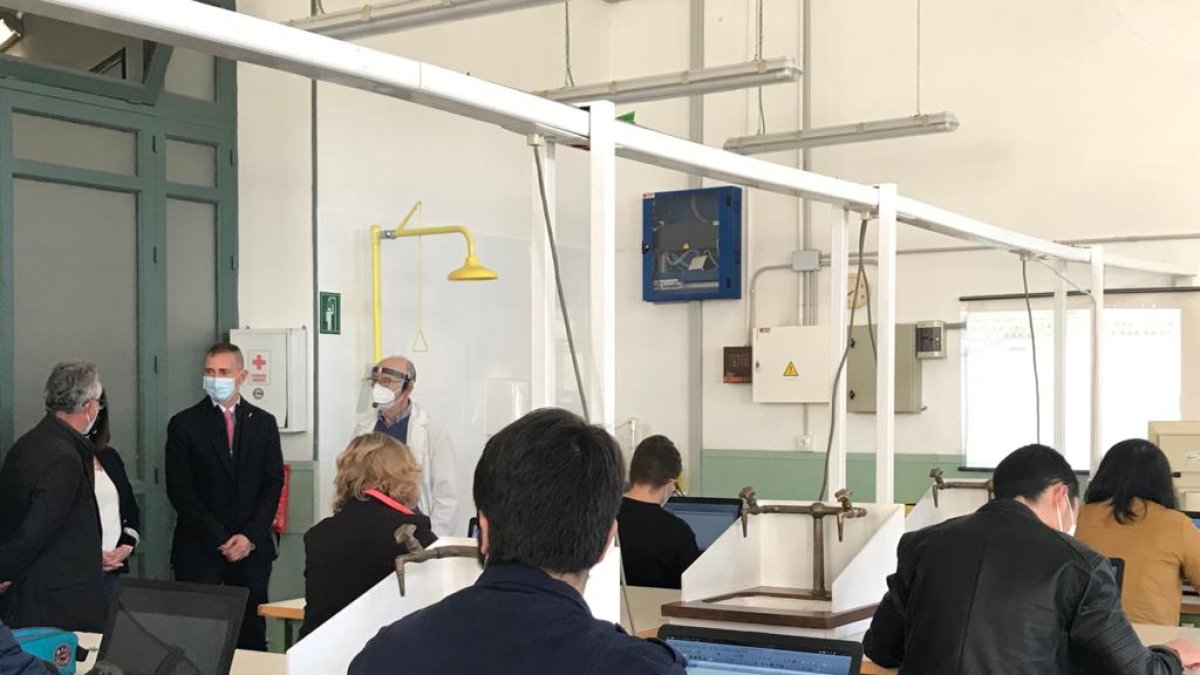 Visita de Antonio Jiménez al IES Celia Viñas.