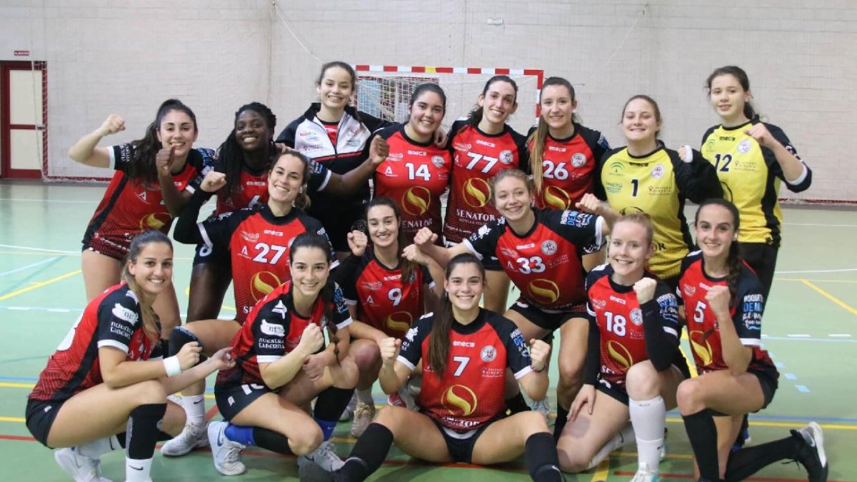 Las roqueteras celebrando la victoria.