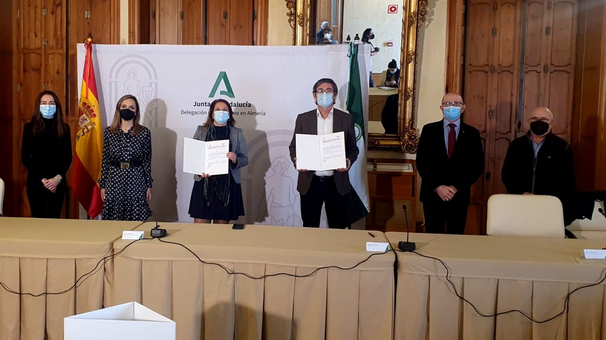 La iniciativa voluntaria ‘Compromiso Blanco’ cuenta ya con la adhesión de 13 municipios de Almería.
