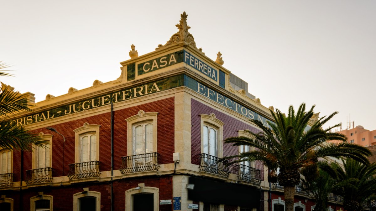 El Colegio de Arquitectos tiene su sede en el histórico edificio Casa Ferrera