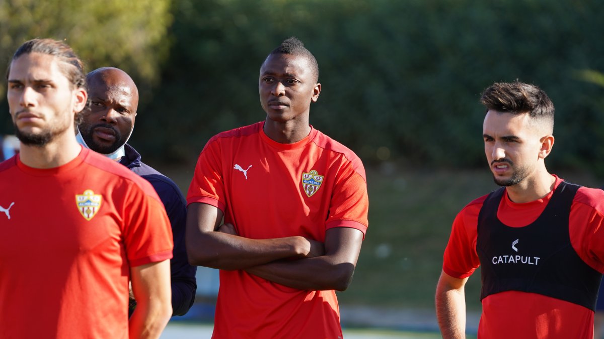 Umar Sadiq no tiene recambio en el Almería.