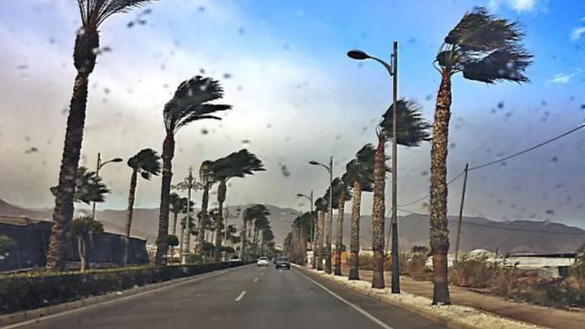 Carretera de Alicún, en Roquetas de Mar.