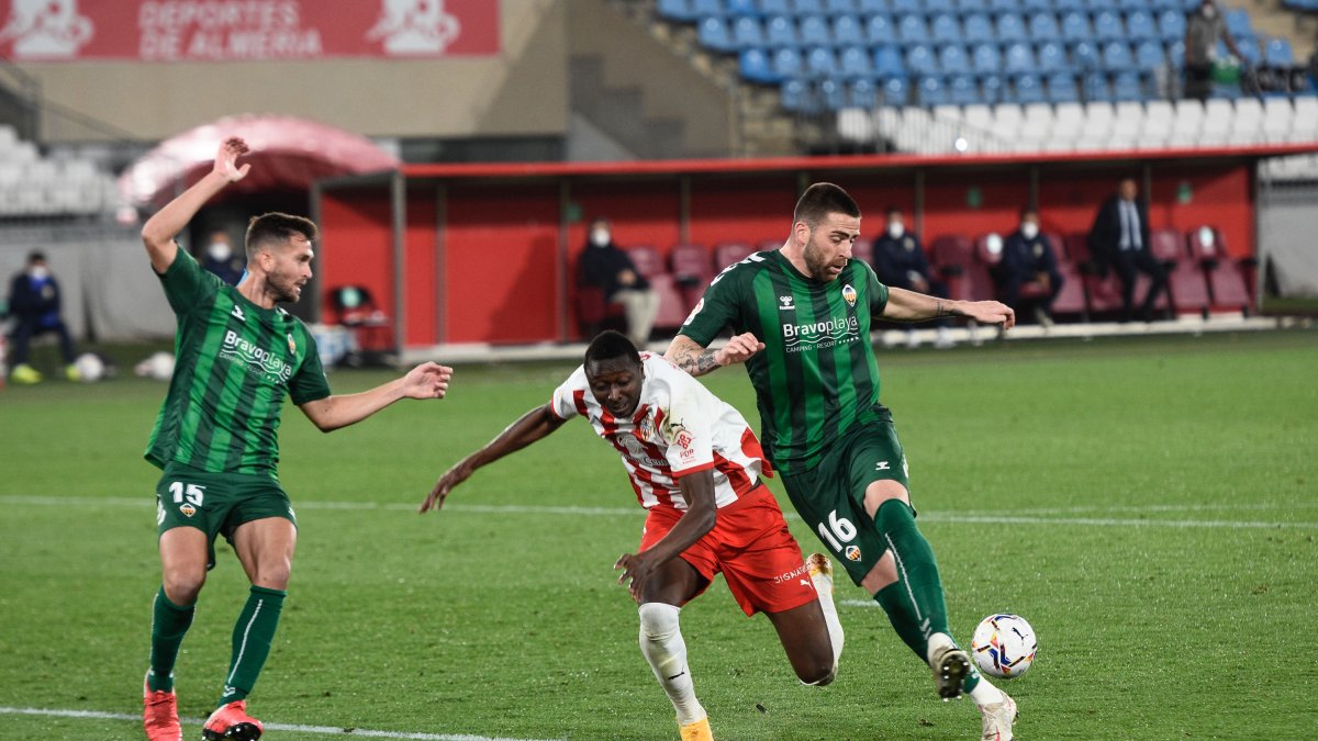 Umar Sadiq no podrá estar el domingo frente a Las Palmas.