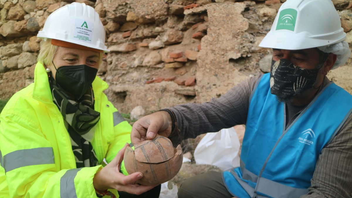 Los trabajos han puesto al descubierto potentes estructuras en torno a la muralla norte, a la altura del segundo recinto..