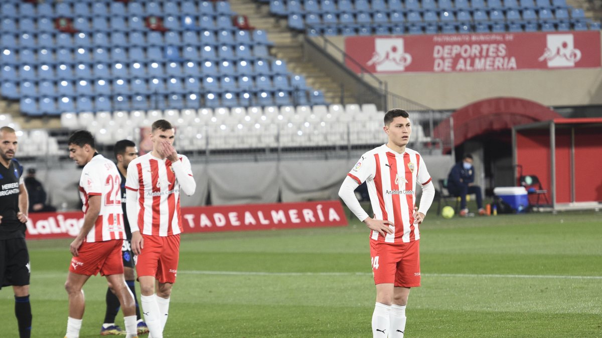 Cuenca y Maras en el choque de Liga frente a la Ponferradina.