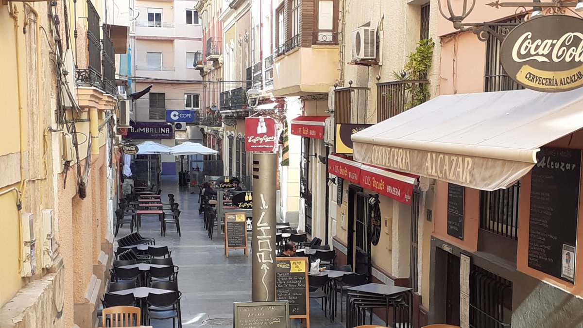 El cierre de bares podría llegar a su fin próximamente en la capital.