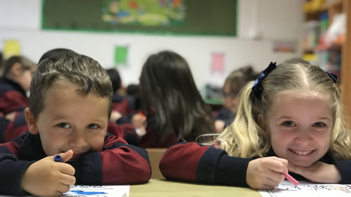 Los alumnos reciben una educación personalizada.