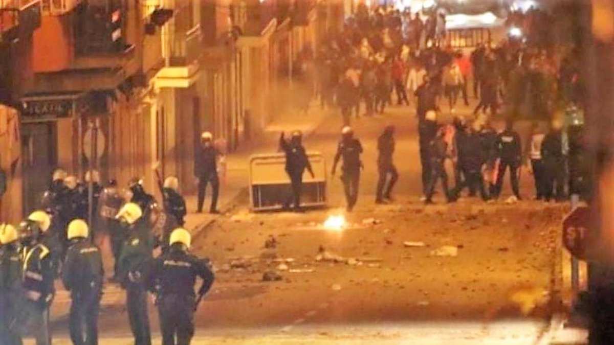 Disturbios en Linares. Imagen cedida por El Observador Comarca.