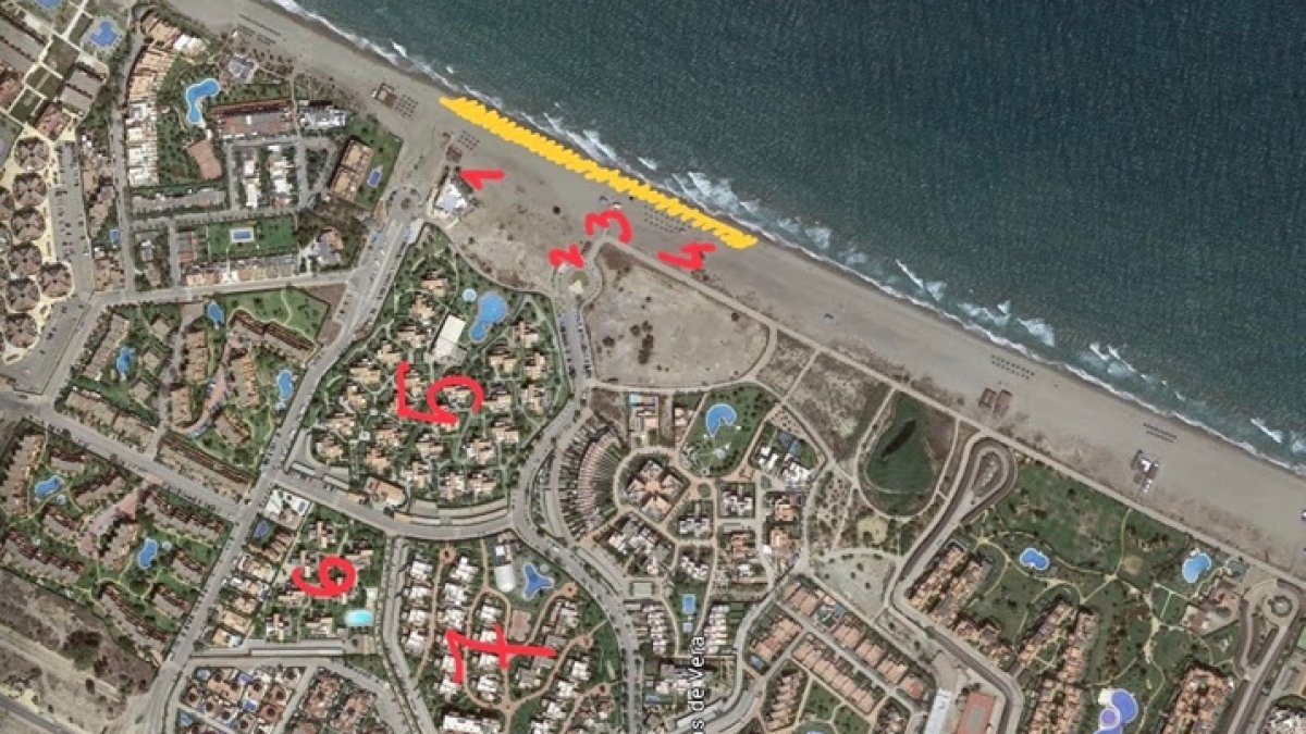 Los 300 metros de playa naturista y las urbanizaciones afectadas.