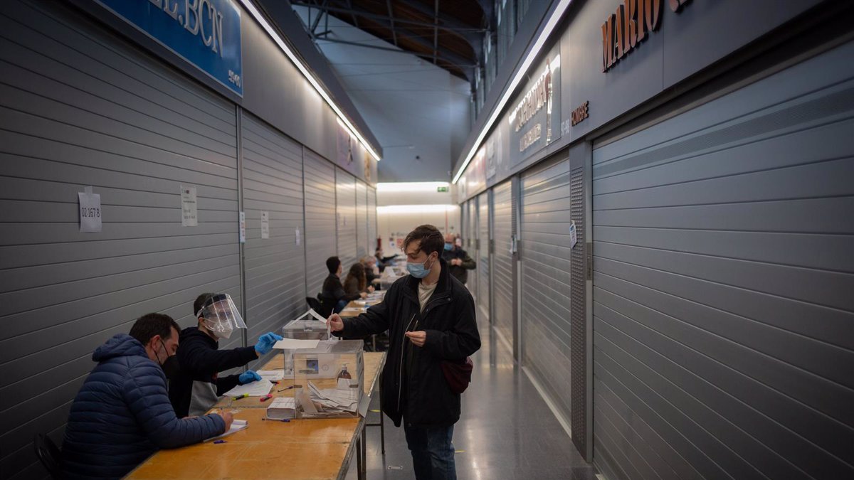 Primeros sondeos de las elecciones catalanas.