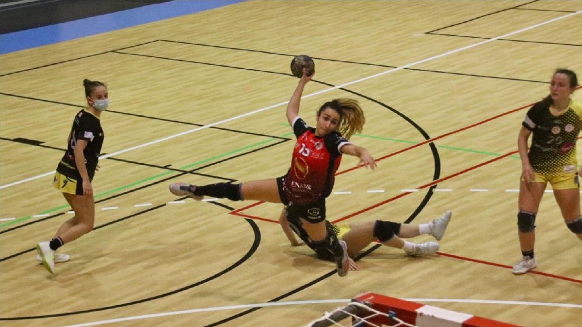 Las jugadoras roqueteras plantaron cara a un gran rival.