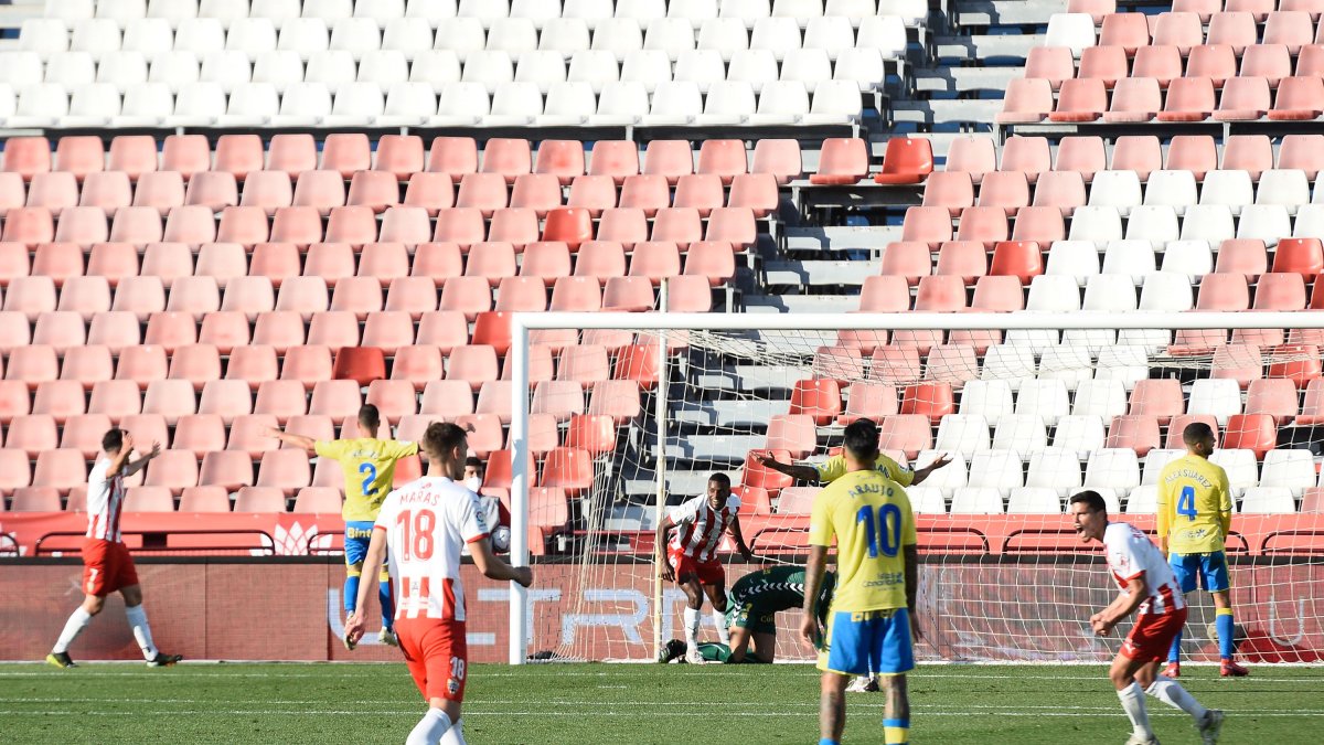 El lateral izquierdo Akieme se unió la fiesta haciendo el tercer gol ante Las Palmas.