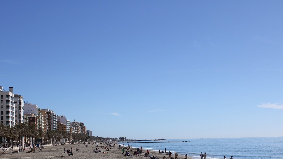 Playa de El Zapillo, en la capital.