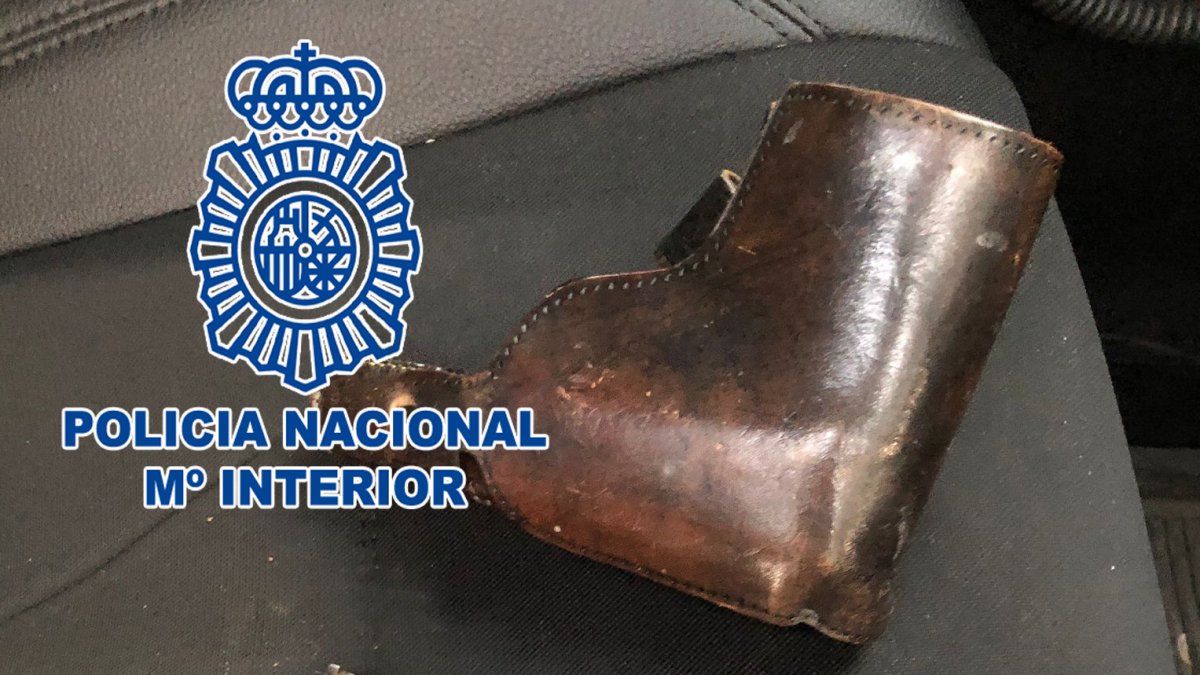 El arma fue intervenida, y tras su estudio y análisis se supo que se encontraba inutilizada.
