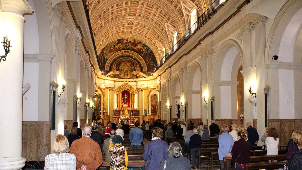Numerosos fieles asistieron a la iglesia de San Pedro para la imposición de la ceniza.