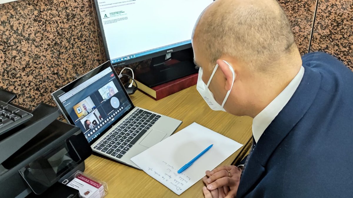 El alcalde huercalense en la reunión por video conferencia.