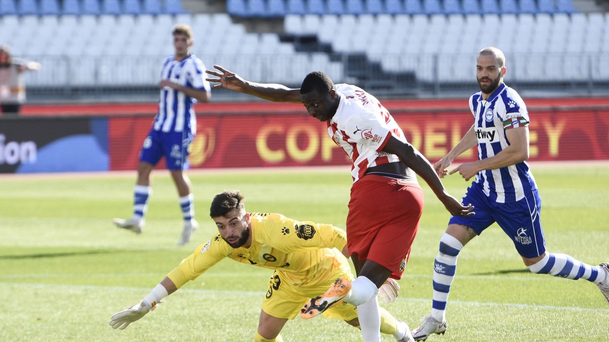 Umar Sadiq, genio y figura en el Almería.