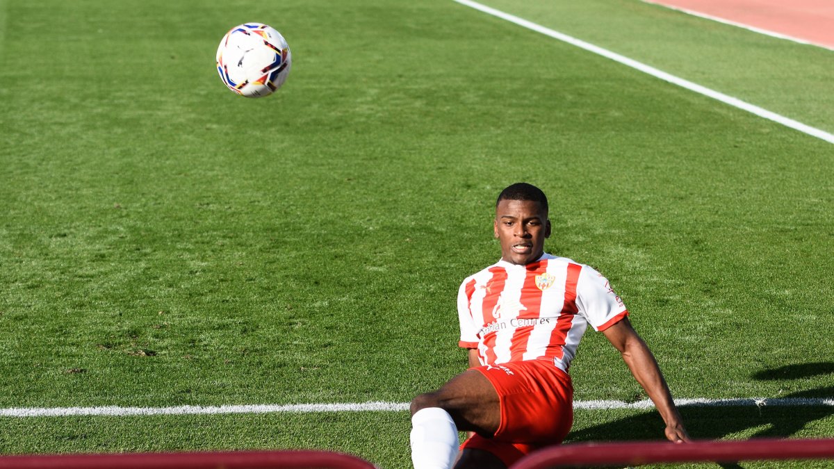 Sergio Akieme ha cumplido 22 partidos con el Almería.