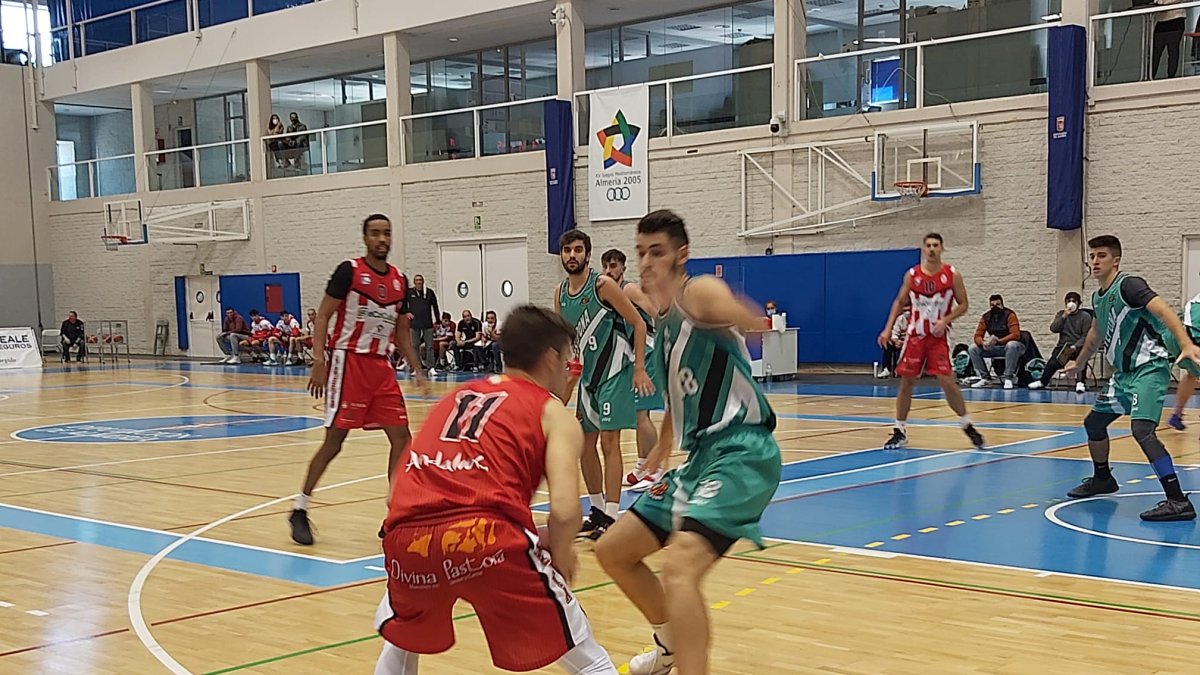 Molina en una acción de ataque en el Pabellón Moisés Ruiz.