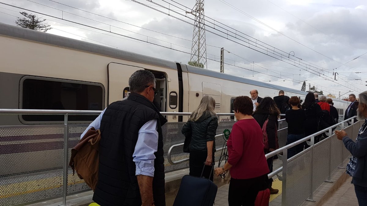 Los trasbordos en bus a Huércal empezaron en noviembre de 2018.