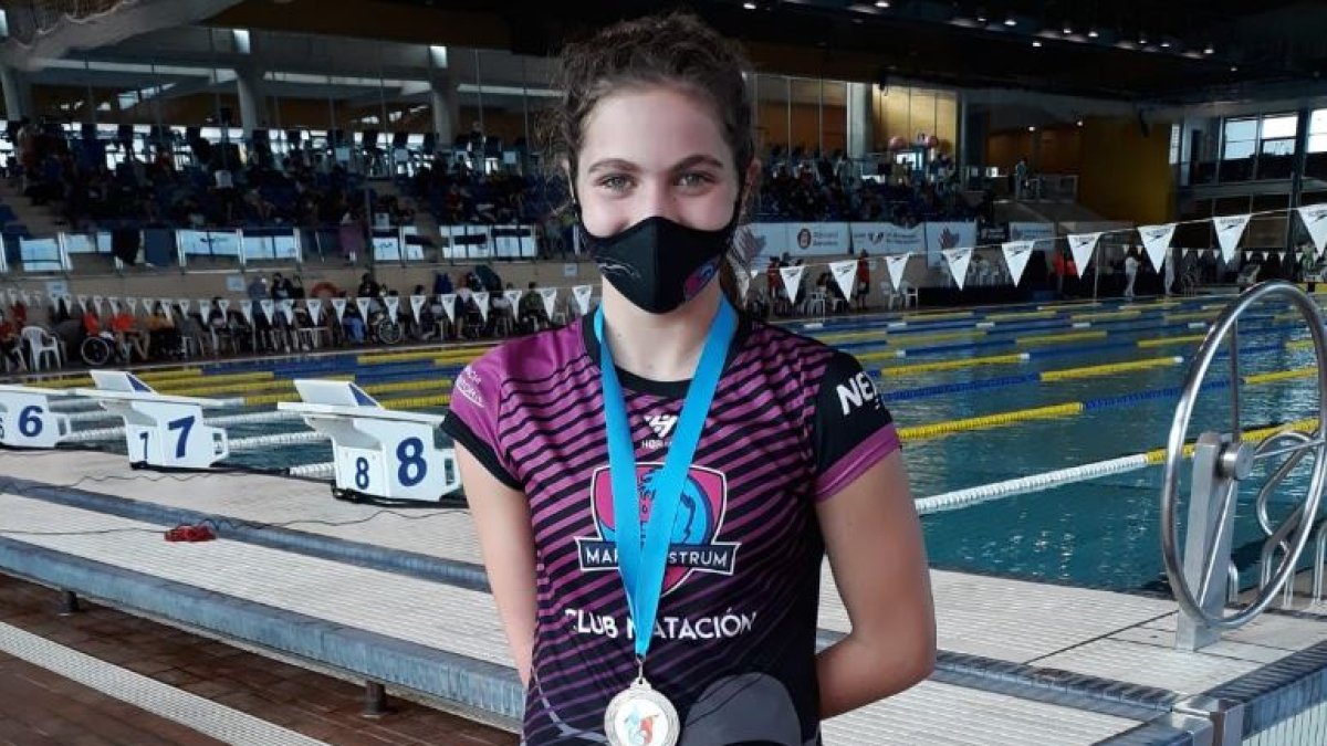 La nadadora posa tras una gran actuación.
