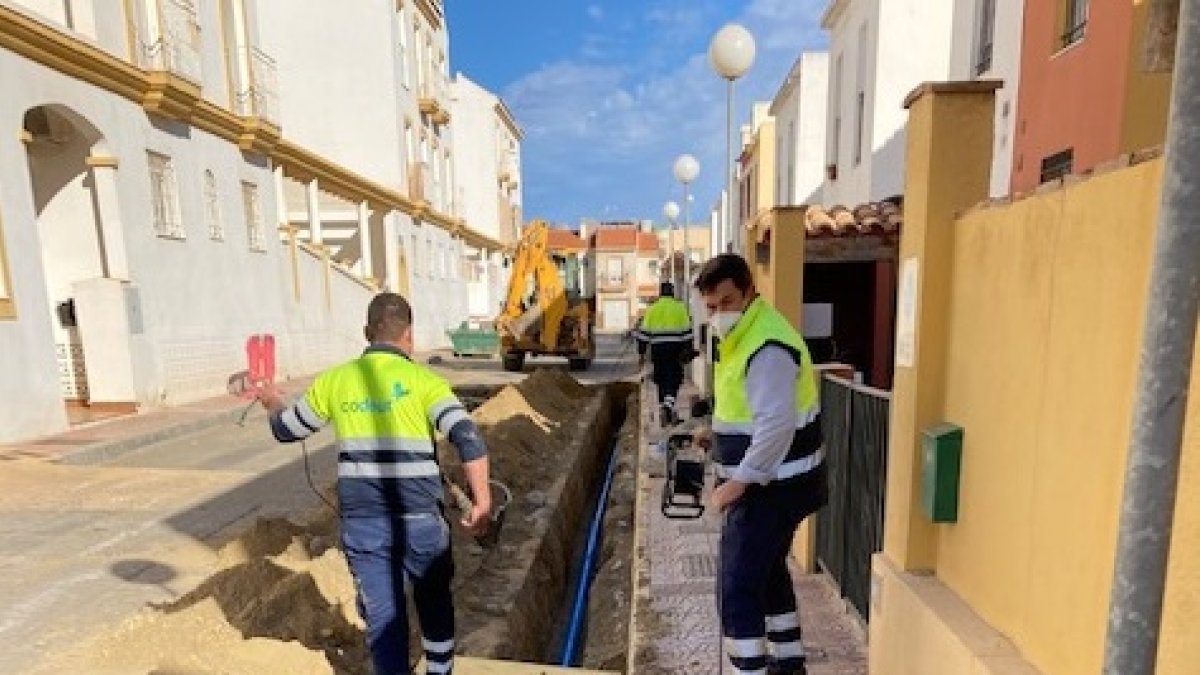 Trabajos en la calle veratense.