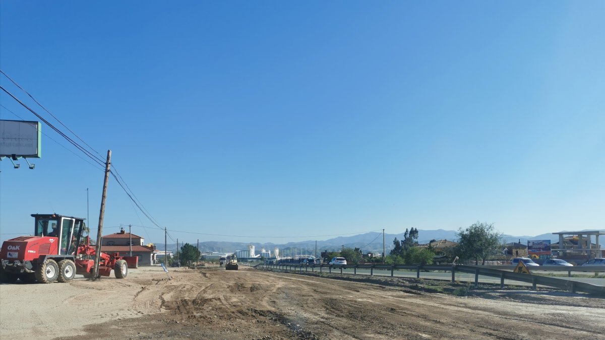 Maquinaria trabajando en Los Llanos de Arboleas.