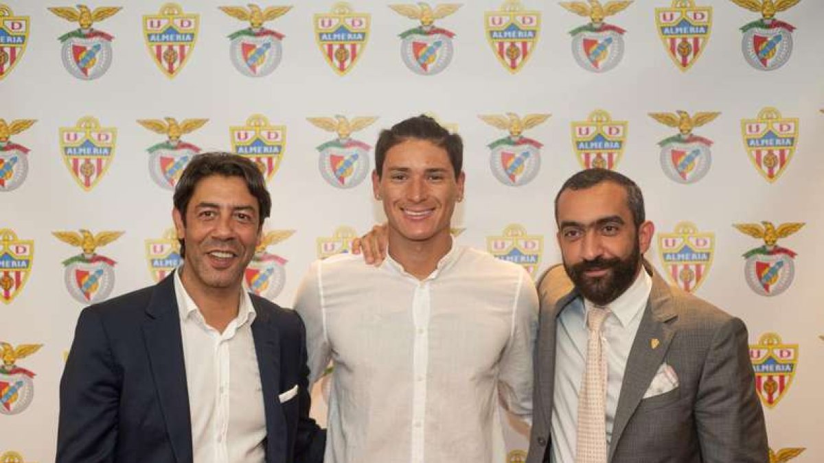 La foto del día que el Almería hizo oficial el traspaso de Darwin Núñez.