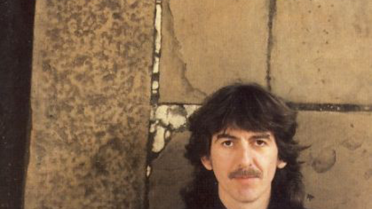 Detalle de la portada de Somewhere In England (1981), disco de Harrison que estuvo rodeado de cierta polémica.