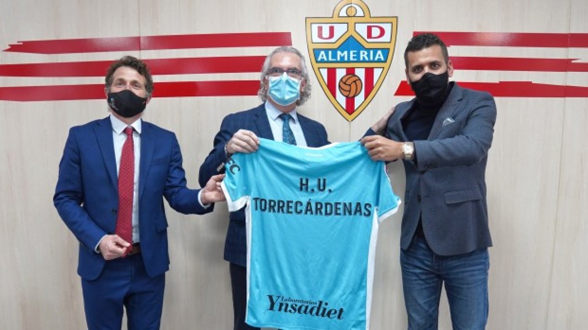 Antonio Huete, Manuel Vida y Mostafa Yilmaz en el Estadio Mediterráneo.
