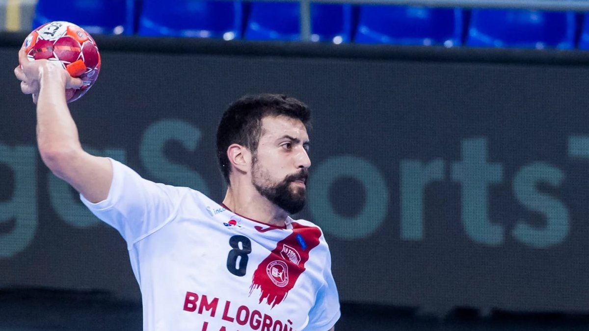 Casado en un partido con el Balonmano Logroño La Rioja.