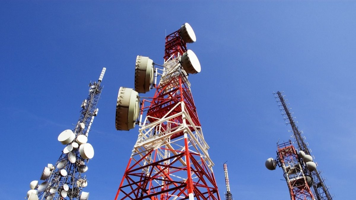 Las antenas recogen información de situación de los teléfonos móviles
