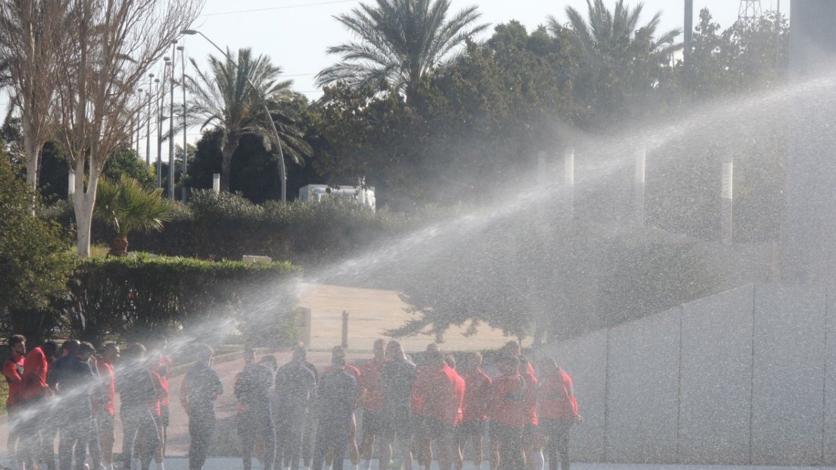 Como el Lugo sume en Almería les va a caer un chaparrón.