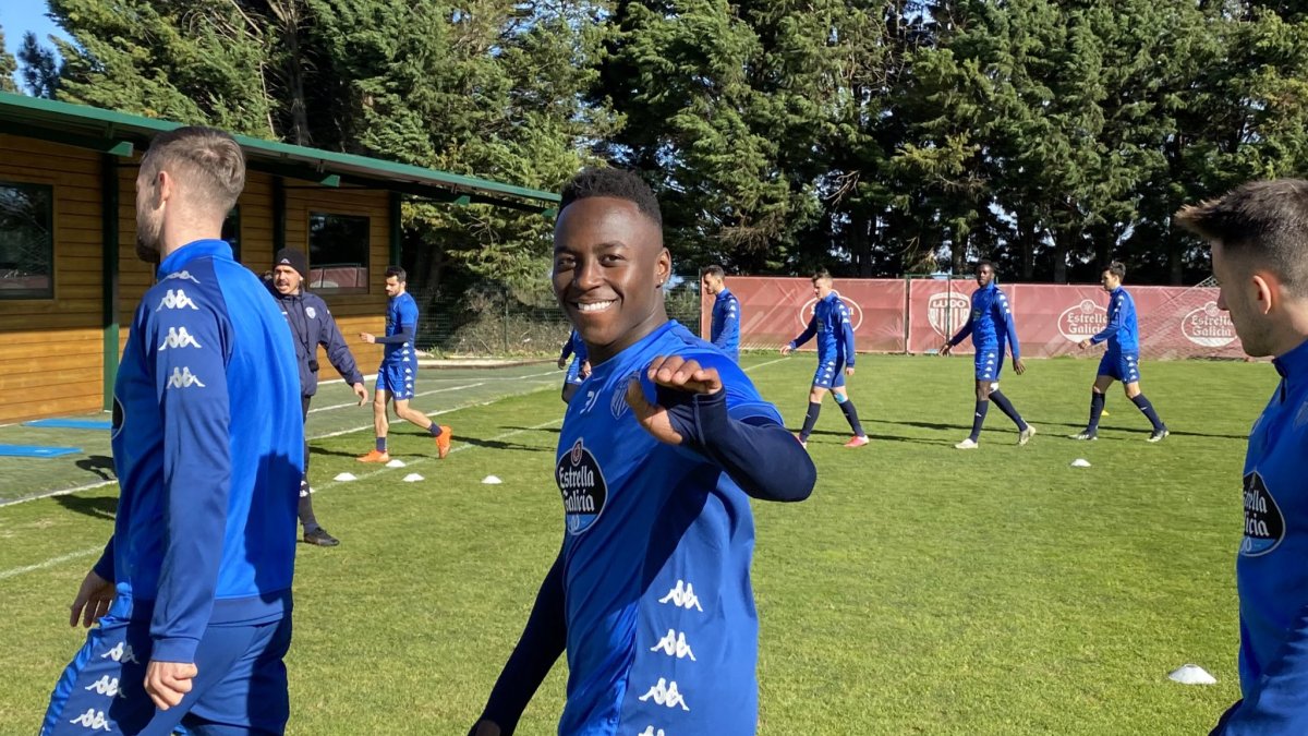 Arvin Appiah en el entrenamiento del conjunto gallego.