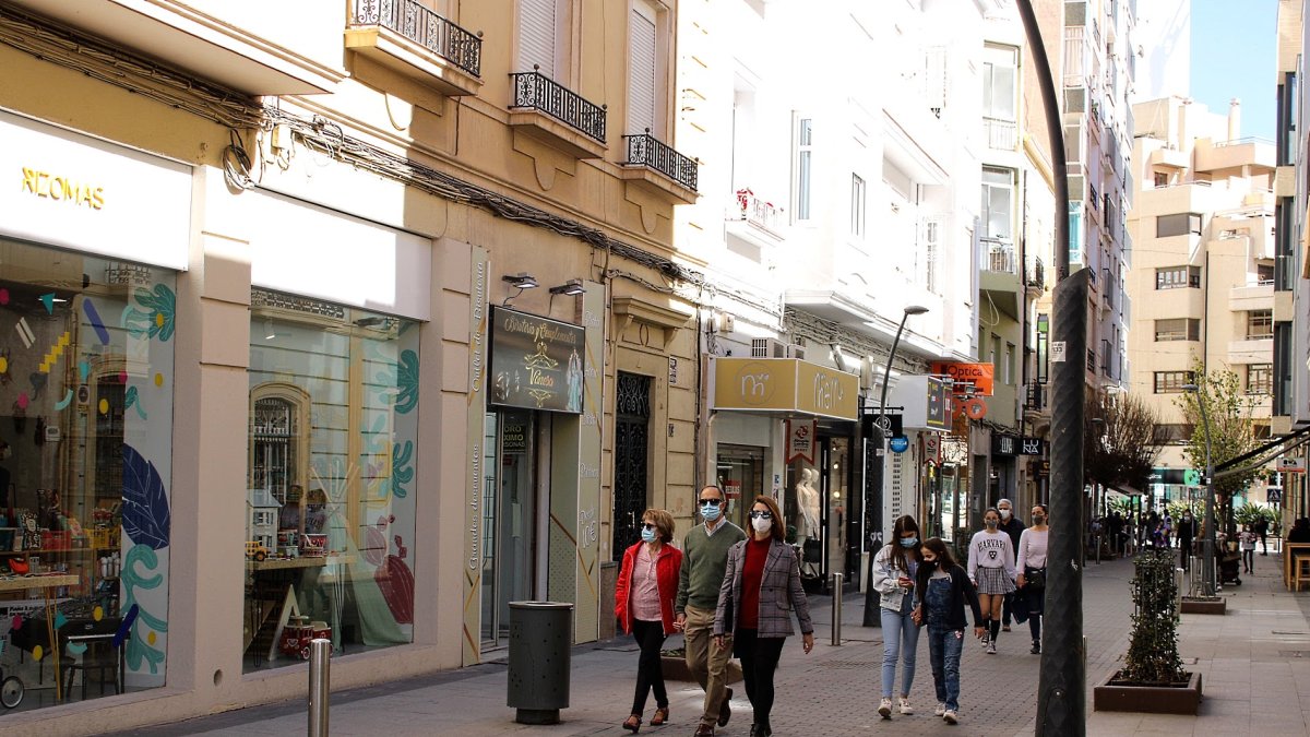 Una calle comercial de Almería.