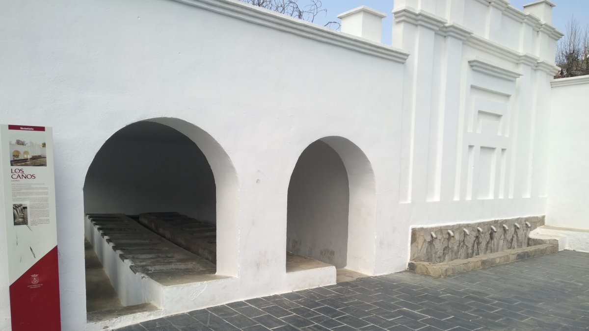 Imagen de la Fuente de los Caños y el Lavadero